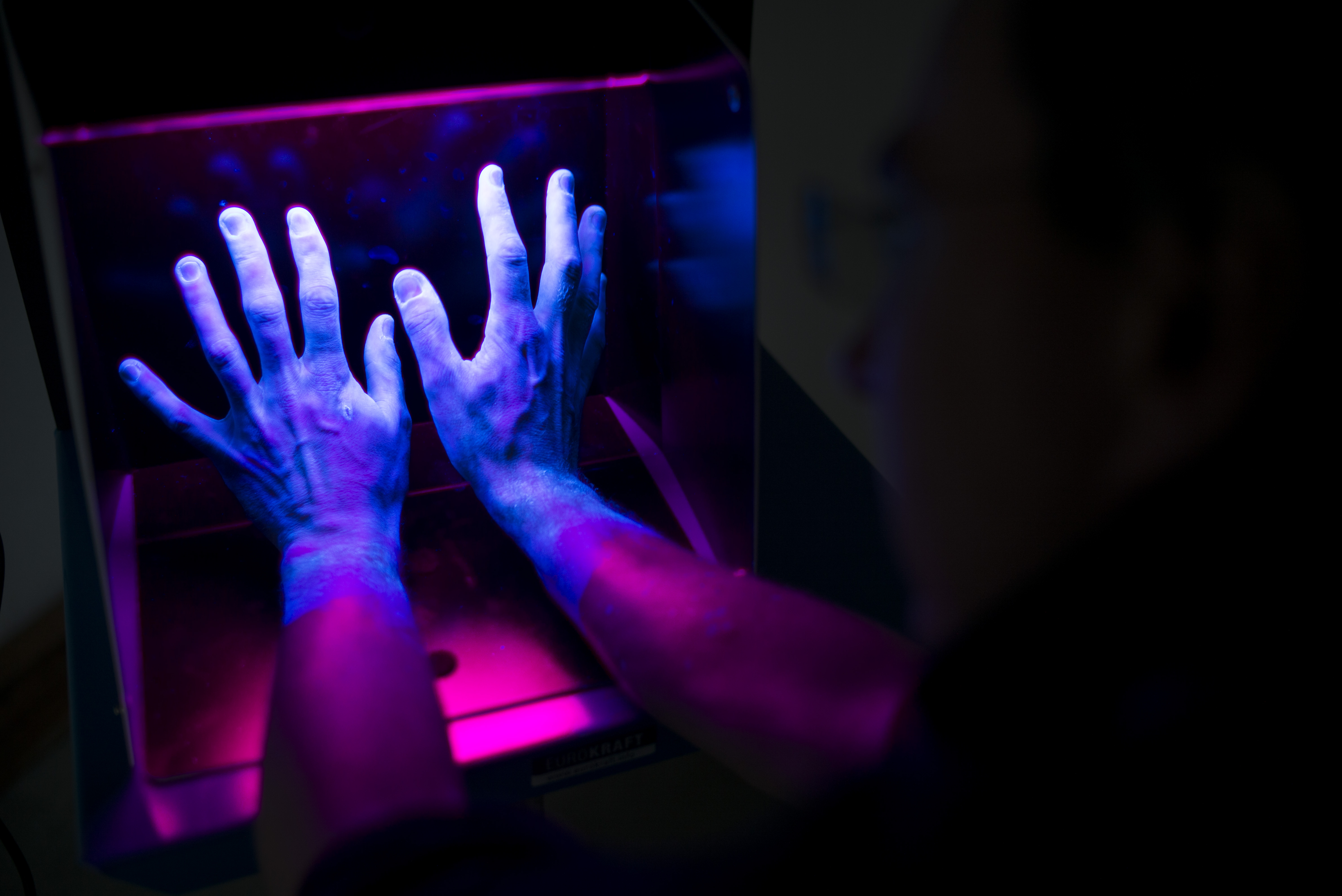 UV light box hand hygiene assessment